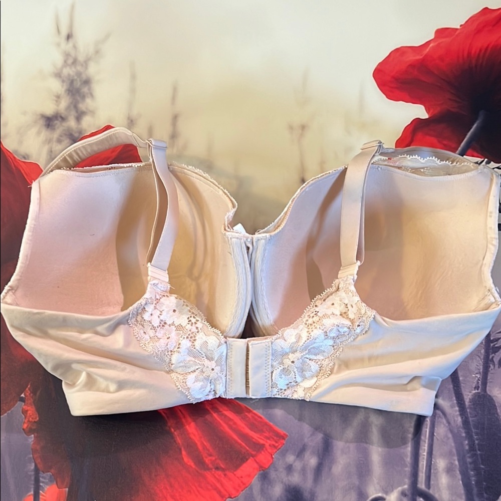 Victoria's Secret Cream Lace Bra - Picture 6 of 8